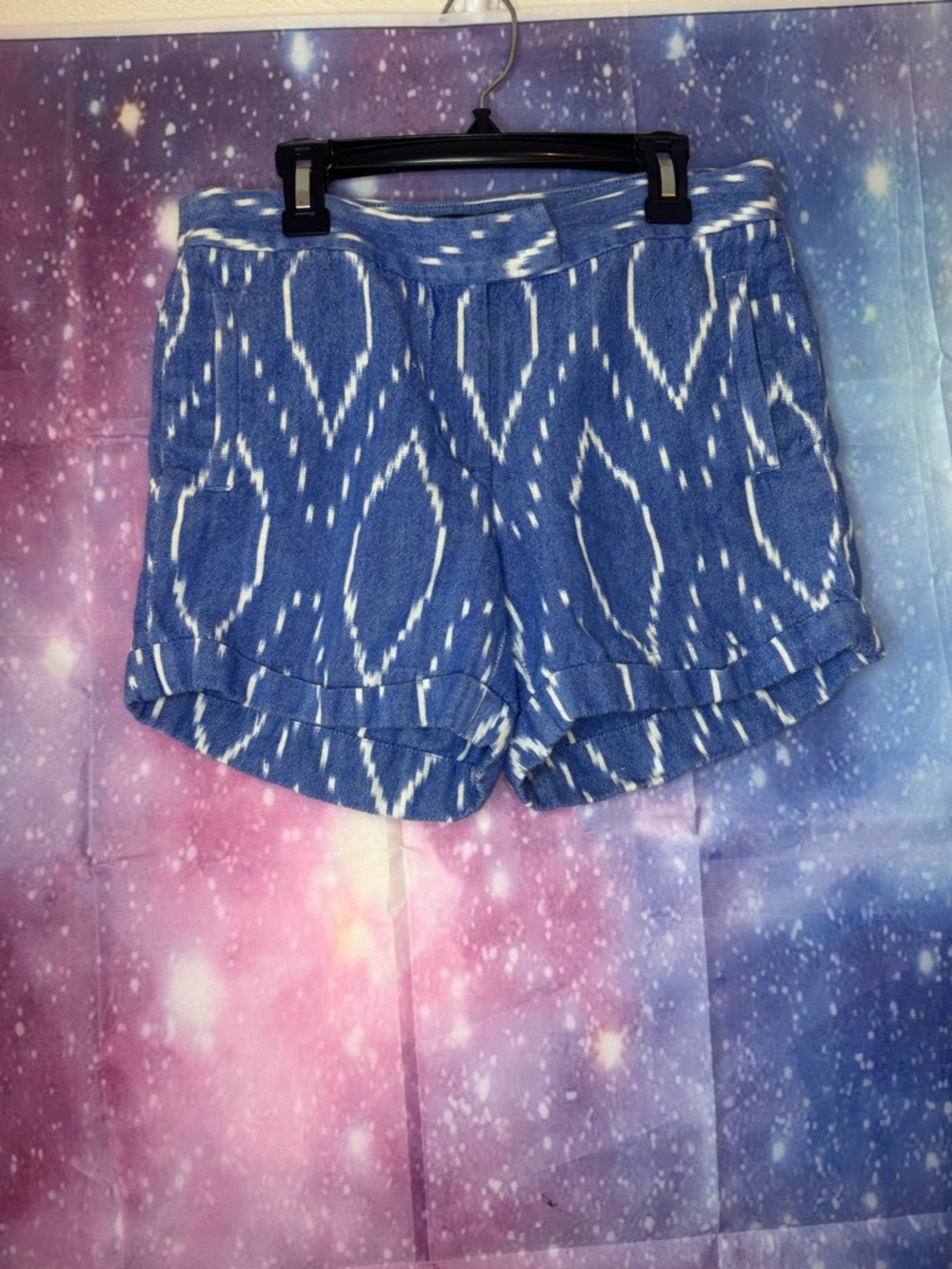 Crew women's sunfaded ikat print cuffed shorts in blue and white 🛍